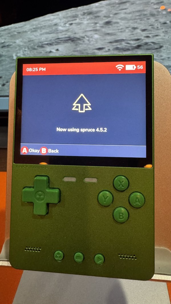 spruceOS 4.5.2 running on the TrimUI Brick Hammer